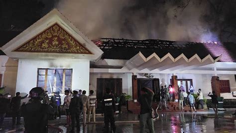 Fire damages part of Cambodian king’s residence near temple