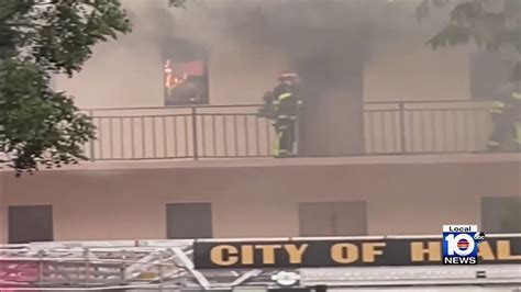 Fire erupts at apartment building in Hialeah