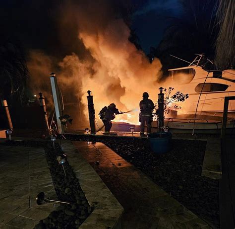 Fire rescue extinguish boat blaze in Fort Lauderdale marina