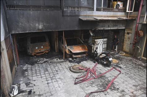 Fire sweeps through a 6-story residential building in Mumbai, killing 6 and injuring dozens