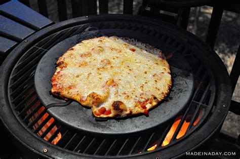 Fire up the grill – for pizza