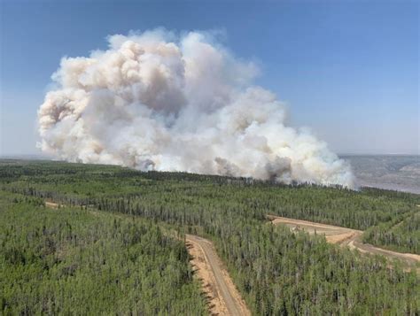 Firefighters question Alberta cuts to aerial attack teams as province battles blazes