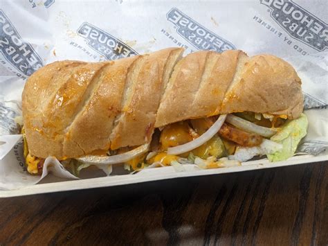 Firehouse Subs (1620 Manhattan Blvd) is a highly-rated chain deli restaurant located in Harvey. With a budget-friendly price range, it is a popular spot for midday meals. The most popular items on the menu include the Spicy Cajun Chicken, Italian, and Club on a Sub.. 