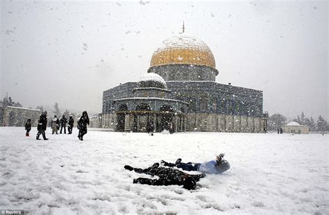 First Snow of Winter Arrives in Jerusalem, but Nobody Will Be