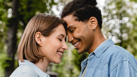 First date at someone's house. .  <a href=http://segundainstancia.ms.def.br/cache/w9...