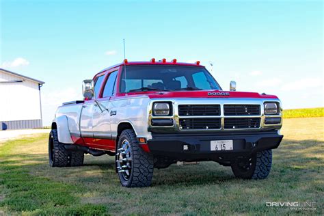 The 1st Gen 5.9L Cummins had unique specs never before seen on a diesel pickup truck, including a Holset fixed geometry turbocharger and direct fuel injection. These allowed Dodge’s D/W 250 and 350 to give truck owners a best-in-class 400 lb-ft of torque while also improving drivability and throttle response.