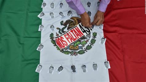 Fiscalía de México logra reactivar 16 órdenes de captura contra militares supuestamente implicados en el caso Ayotzinapa, dice abogado de familiares de los 43 estudiantes