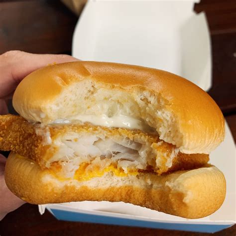 According to McDonald's website, the Filet-O-Fish has 380 calories and 18 grams of fat. Other fast food restaurants serving fried fish sandwiches pack a bigger caloric wallop; Culver's North American Cod Sandwich has 600 calories and 33 grams of fat, going by the chain's website .. 