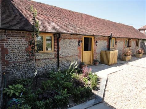 Fisher Dairy UPDATED 2024: 2 Bedroom Barn in Chichester