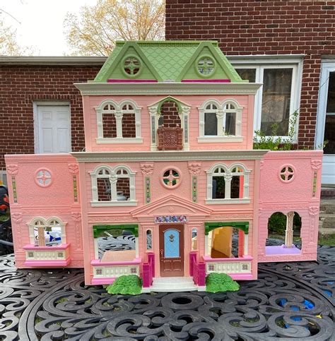 Fisher Price Doll House Vintage