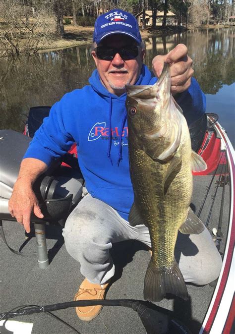 Fishing report on toledo bend. Nov 14, 2021 · Toledo Bend bass get ready to make November a memorable fishing month. Mark Ray of Pine Bluff, Arkansas, has a firm grip on the lip of a 4-pound bass caught while fishing with John Dean at Toledo ... 