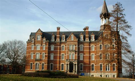 Fisk university. Fisk University is a private historically black liberal arts college in Nashville, Tennessee. Founded in 1866, this 40-acre campus is listed on the National Register of Historic Places and is Nashville's oldest higher education institute. 