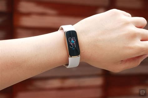  About. The Fitbit Luxe is a band based fitness tracker with a 0.75 inch color touchscreen AMOLED display, real-time heart rate monitor, steps, sleep tracking, and calories estimation. It has ... .