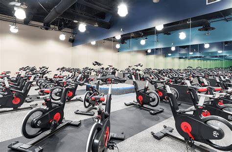 Peak times for our location are from 5pm-8pm as you will experience at most gyms. The least busy time of day is before 2pm or after 9pm. Also, as with most gyms, more people use the gym Monday-Friday and then… more. 