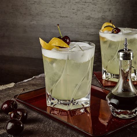 Fitzgerald cocktail. 20 best Advocaat cocktails. Creamy and indulgent – advocaat is brilliantly suited to Christmas and indeed Christmas cocktails. to make a steve's fitzgerald use gin, lemon juice (freshly squeezed), sugar syrup 'rich' (2 sugar to 1 water, 65.0°brix), angostura or other aromatic bitters and. 
