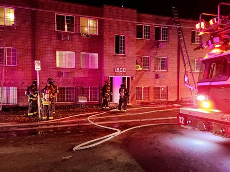 Five hurt in fire at apartment complex in Aurora