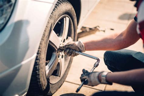 Fix flat tire. If you have lubricant, apply this to the tire plug before insertion. This will make installation easier and promote a better seal. Place the T-handle on top of the hole and push it through until about ½” of the plug is visible. Yank the tool straight out. Do … 