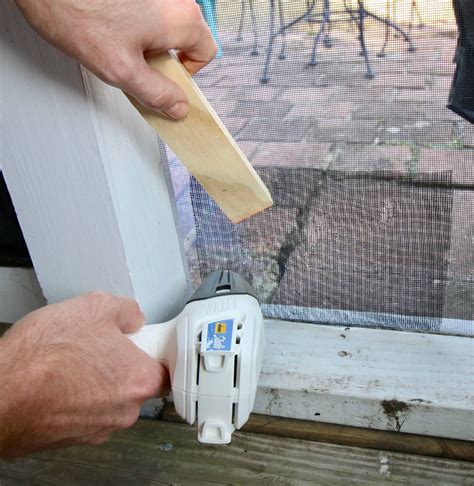 Fix screen door. Measure your hole and cut the patch material at least an inch larger than your hole. Gently press the patch over the hole. Line up the grid pattern on the patch and the screen. Use a hair dryer to melt the glue in the patch. Continue to heat the patch for 60 seconds. Press gently on the patch to make sure it is well secured to the screen. 