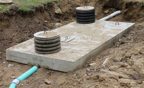 Fixing septic system. Your septic tank should have a pH between 6.5 and 7.5. Putting baking soda into your septic system can help raise the pH level. Pour one cup of baking soda into the toilet and flush, or put one cup of baking soda down the kitchen sink drain. Do this once a week and watch for reduced septic smells outside. 
