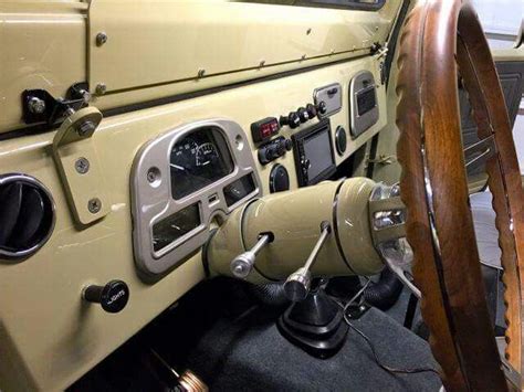 Review Toyota Land Cruiser 1960: Dashboard. Sejat
