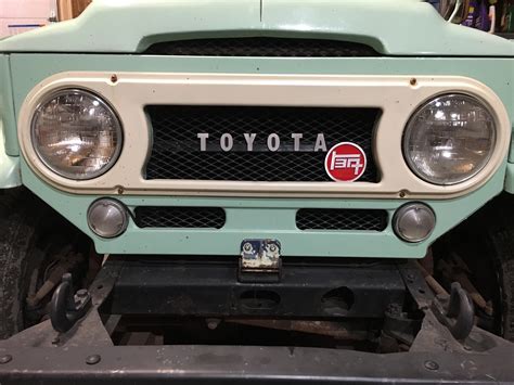 This is my 72 fj40, I am going to put fender mounted turn signals on it for better visability in traffic. what i'm wondering is does anyone make a set of fog lights that fit in the round hole in the grill after i remove the turn signal? I have searched here on mud with no results. I have.... 