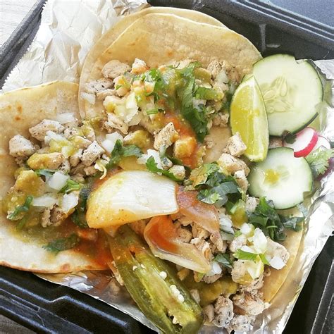 Flacos tacos. Flacos Tacos is a popular food truck located at 4620 Westside Road, Redding, California, 96001. If you're in the mood for some delicious Mexican food on-the-go, here are some tips for a fantastic experience at Flacos Tacos. 1. 