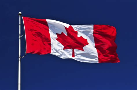 The Canadian flag has a very interesting history: it is the product of long discussions and disputes. Until 1965, there were regular changes in its appearance caused by the confrontation between the colonies in the territories of England and France.. 