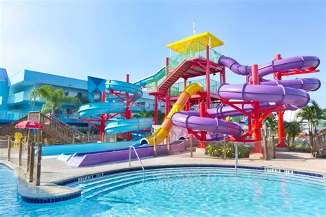 Flamingo waterpark. Here are the 9 Best Las Vegas hotels with waterslides or waterparks: (in no particular order) Cancun Resort. Golden Nugget Hotel and Casino. Mandalay Bay Resort and Casino. The Westin Lake Las Vegas Resort & Spa. Flamingo Las Vegas Hotel and Casino. MGM Grand Hotel. 