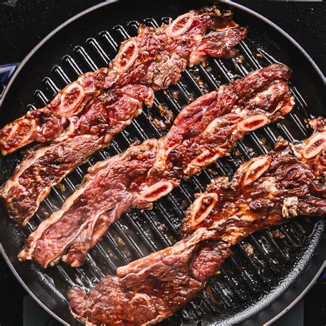 Flanken short ribs. Flanken-cut short ribs cut crosswise, so that each slab has multiple bones. You can slice between the bones to divide the short ribs into smaller portions. English-cut short ribs (one … 