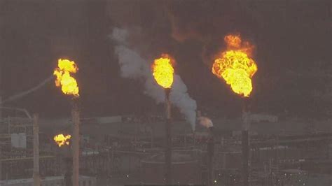 Flaring at Richmond refinery triggers alert Monday afternoon