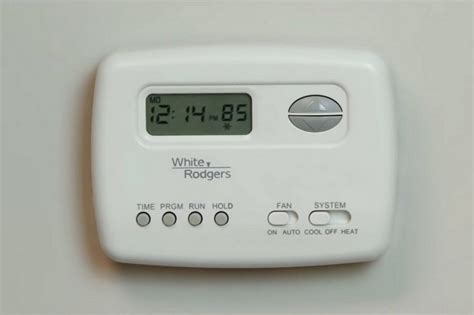 Flashing snowflake thermostat. Low Batteries. A blinking “Cool On” message can appear due to dying batteries, a power surge, or a power outage. Thermostat batteries last for an average of 10 months, so it is easy to tell when dead batteries are the culprit. Sometimes, a Honeywell thermostat can bounce back after a power outage without requiring a reset. 