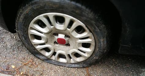 Flat tire no spare. Feb 22, 2018 · Pro: No changing a flat tire by the side of the road. This, of course, is the greatest advantage of tires with run-flat technology. Even without air, they let you keep driving so you can get home, get to work, or get to a repair shop. Their thicker sidewalls allow you to drive at up to 50 mph until the tire is repaired. 