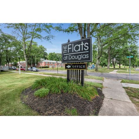 Flats at douglas. 930 Douglas St, Chattanooga , TN 37403 Arts District. 4.8 (17 reviews) Verified Listing. Today. 706-841-9785. Monthly Rent. $639 - $869. 
