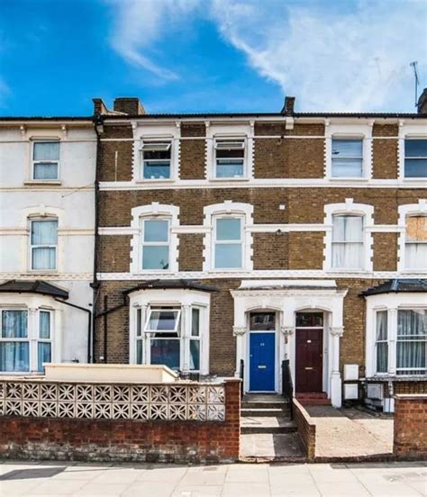 About 30% of properties in this city were constructed in the 1960s and 1970s, while many of the remaining buildings were built pre-1960 and in the 1980s. Read more about London real estate Browse London Real Estate Listings by Property Type.