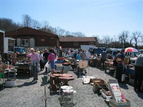 3.7 (46 reviews) Flea Markets Auction Houses $ "If you want neatly arranged clean vintage treasures, then Collingwood flea market is probably not..." more 4. Columbus Farmers Market 4.0 (180 reviews) Flea Markets Farmers Market $$ A-1 Pastry Shoppe at this location.. 