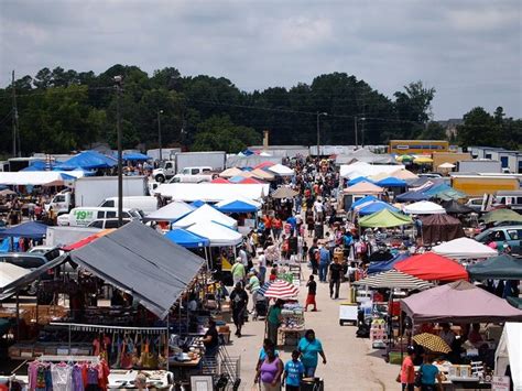 15 Best Flea Markets in Georgia: Pendergrass Flea Market; Georgia Mountain Market; A Classy Flea; Lakewood 400 Antiques Market; Keller’s Flea Market; The Barnyard Flea Markets; Smiley's …. 