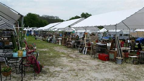 Flea market mt dora. Located on 117 acres of scenic, rolling land, in beautiful Lake County, the heart of Central Florida. Amid spreading oaks, garlands of Spanish moss waving gently from their branches, you'll find the best of both worlds!Renninger's Mount Dora Markets are just 30 minutes north of Orlando, FL, on U.S. 441, just north of Route 46. 