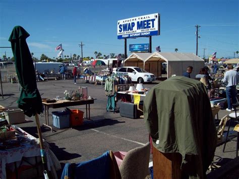 Best Flea Markets in Glendale, AZ - Phoenix Park 'n Swap, Swap Meet, Thieves Market, Native Art Market, Desert Garden Market, Reperch, The Phoenix Marketplace, Christkindlmarkt, The Spot On Camelback, Made with Love Markets