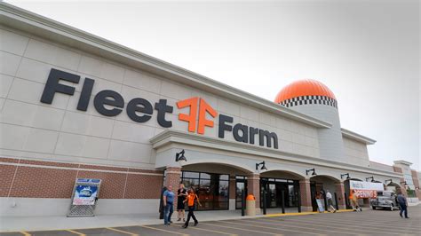  Visit Fleet Farm in Hermantown, MN. Fleet Farm in Hermantown, MN is located conveniently off of Miller Trunk Hwy (US-53) and Loberg Ave, just a few blocks away from Sam’s Club and HOM Furniture. This location is a quick 15 min drive to or from Duluth, with easy accessibility off the interstate. . 
