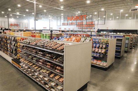 CEDAR RAPIDS - Fleet Farm opened the doors to its first retail store in the Cedar Rapids-Iowa City corridor on Tuesday, adding a new anchor to the Highway 100 extension at Edgewood Road NE.. 