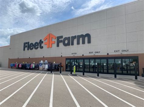  Fleet Farm is a Department store located in Delav
