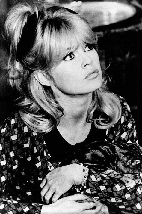 Flequillo Brigitte Bardot: El icónico estilo que vuelve en 2024