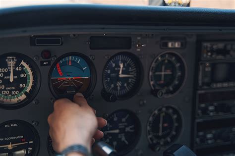 Flight Instrument Interpretation Under Pressure