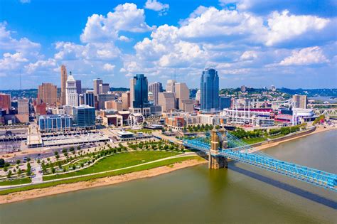 With an average return price of $212, American Airlines is cheaper than Frontier, Breeze Airways, Delta and United Airlines when it comes to flights to Cincinnati. However, the cheapest airline flying to Cincinnati is Allegiant Air, with an average return price of $163.
