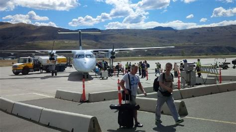 Flights from Gladstone Airport to Kamloops Airport