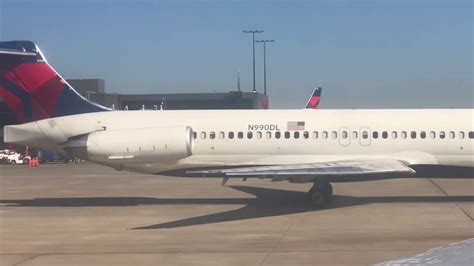  The two airlines most popular with KAYAK users for flights from Baltimore to Atlanta are Delta and American Airlines. With an average price for the route of $226 and an overall rating of 8.0, Delta is the most popular choice. American Airlines is also a great choice for the route, with an average price of $418 and an overall rating of 7.3. .