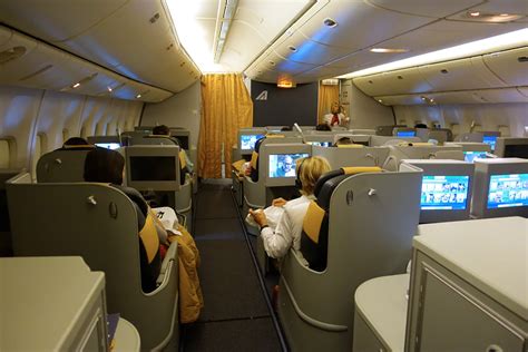 The two airlines most popular with KAYAK users for flights from Boston to Rome are Scandinavian Airlines and Aer Lingus. With an average price for the route of $562 and an overall rating of 7.4, Scandinavian Airlines is the most popular choice. Aer Lingus is also a great choice for the route, with an average price of $862 and an overall rating ....