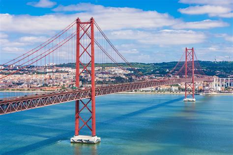 Lisbon is about 1,000 miles from London, so flights from the UK to Lisbon are relatively short and sweet. Depending on your departure city, it typically takes between 2.5 to 3 hours to reach Lisbon by plane. For instance, a flight from London to Lisbon usually lasts around 2 hours and 45 minutes.. 