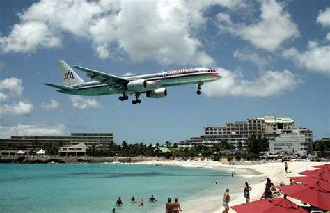 Flights to providenciales. On average, there are 93,000 daily flights originating from about 9,000 airports around the world. At any given time, there are between 8,000 and 13,000 planes in the air around th... 