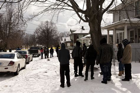 Flint mi crime news. Mar 24, 2023 · Anyone with information about the homicide has been asked by police to contact D/Sgt. Mike Ross at 810-237-6918 or, to remain anonymous, contact Crime Stoppers of Flint and Genesee County at 1-800 ... 